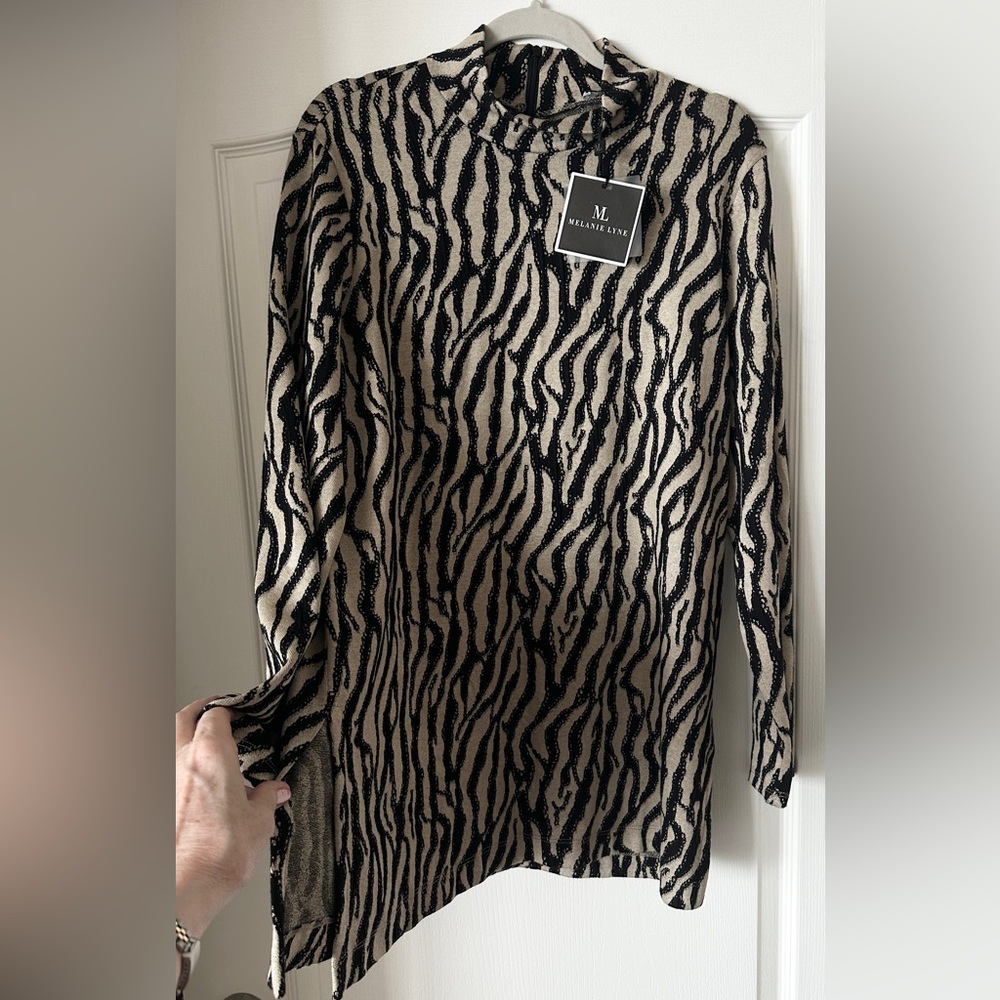 NWT Melanie Lyne Mock Neck Tunic